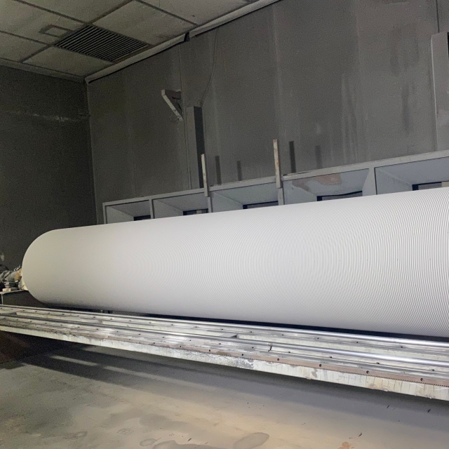 Rouleau inférieur de rembobineur à haute durabilité avec revêtement par pulvérisation thermique